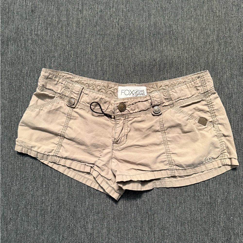 Tan vintage FOX Women Shorts size 5 w/distressing & Y2K details, low waist